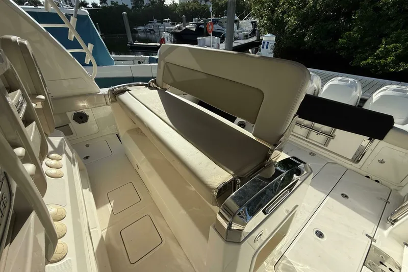 Slide: The Image of Boston Whaler 420 Outrage 2020 - 5770065