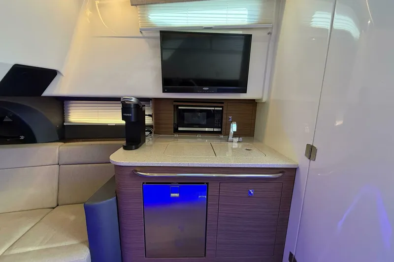 Slide: The Image of Boston Whaler 420 Outrage 2020 - 5770067