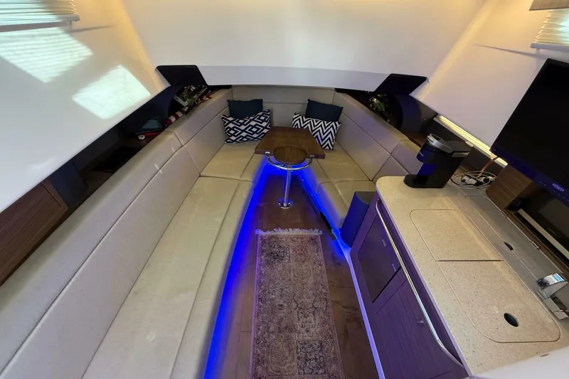 Slide: The Image of Boston Whaler 420 Outrage 2020 - 5770068