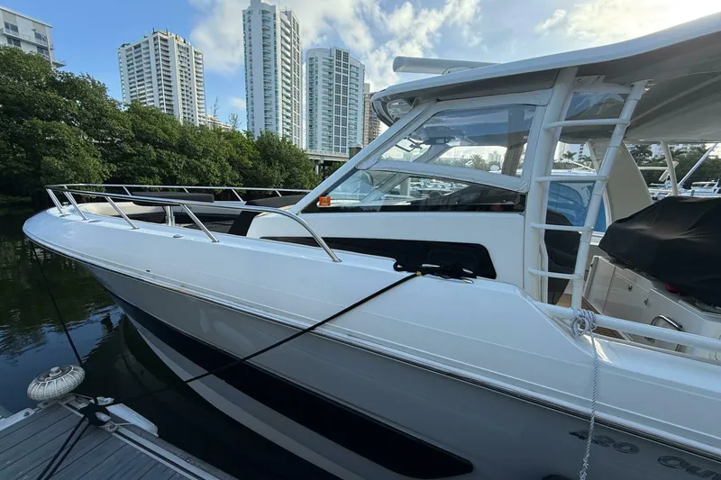 Slide: The Image of Boston Whaler 420 Outrage 2020 - 5770058