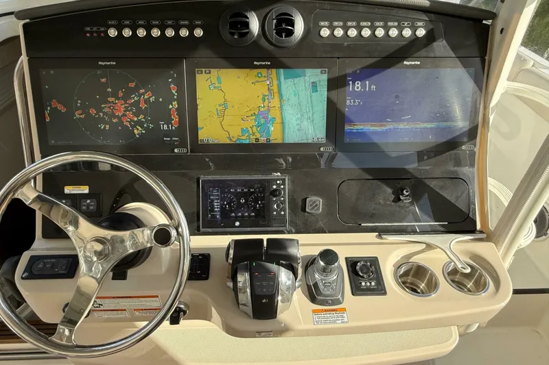 Slide: The Image of Boston Whaler 420 Outrage 2020 - 5770061