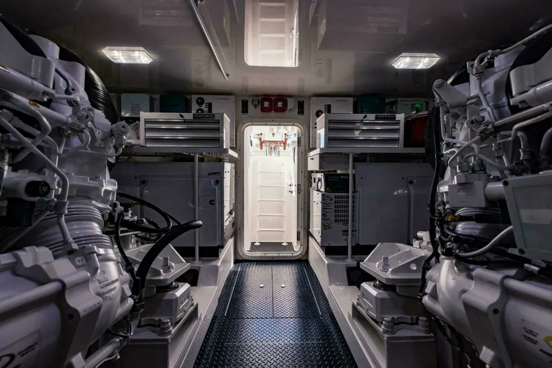 Slide: The Image of Viking 72 Enclosed Bridge 2020 - 6410705