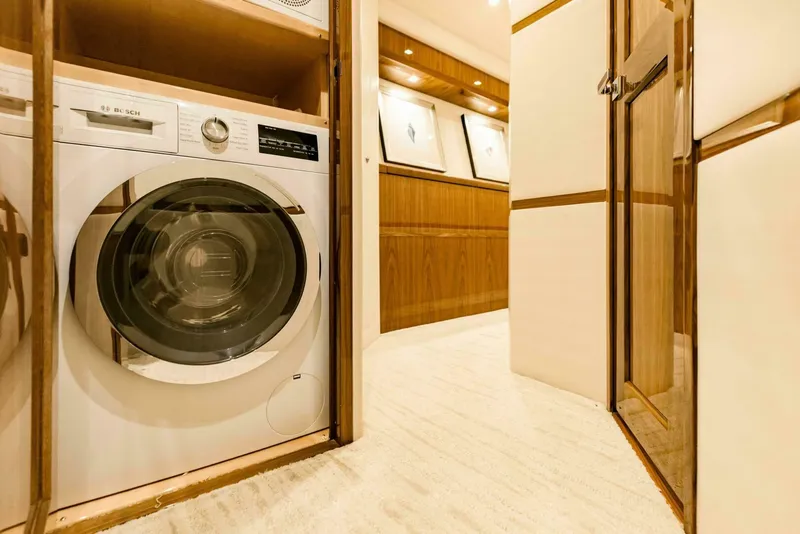 Slide: The Image of Viking 72 Enclosed Bridge 2020 - 5763399