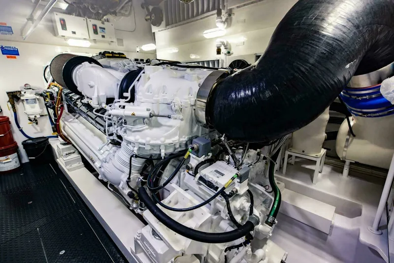 Slide: The Image of Viking 72 Enclosed Bridge 2020 - 6410706