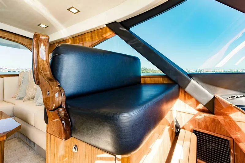 Slide: The Image of Viking 72 Enclosed Bridge 2020 - 5763418