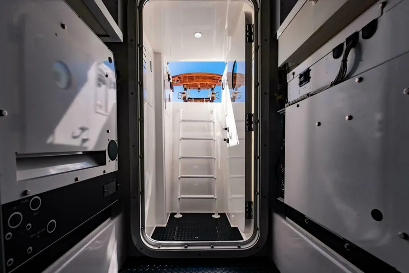 Slide: The Image of Viking 72 Enclosed Bridge 2020 - 5763423