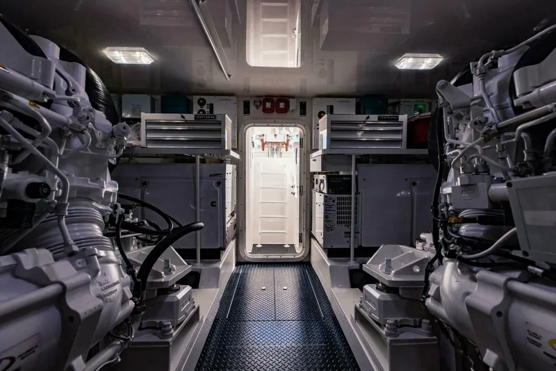 Slide: The Image of Viking 72 Enclosed Bridge 2020 - 5763424