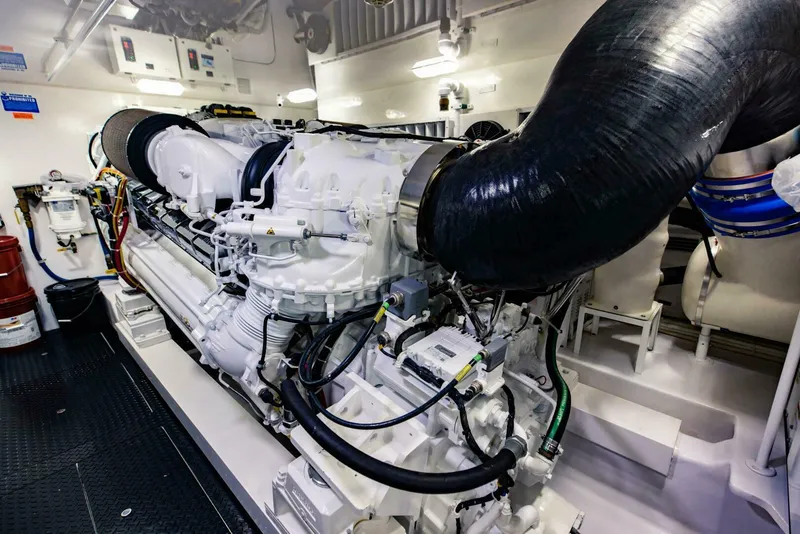 Slide: The Image of Viking 72 Enclosed Bridge 2020 - 5763425