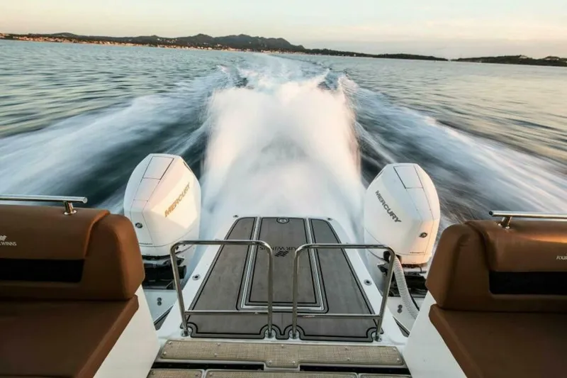 Slide: The Image of Four Winns TH38 2026 - 5763547