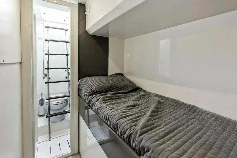 Slide: The Image of Ferretti 800 2018 - 5996565