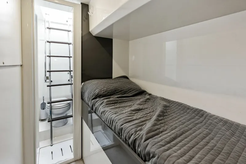 Slide: The Image of Ferretti 800 2018 - 6043715