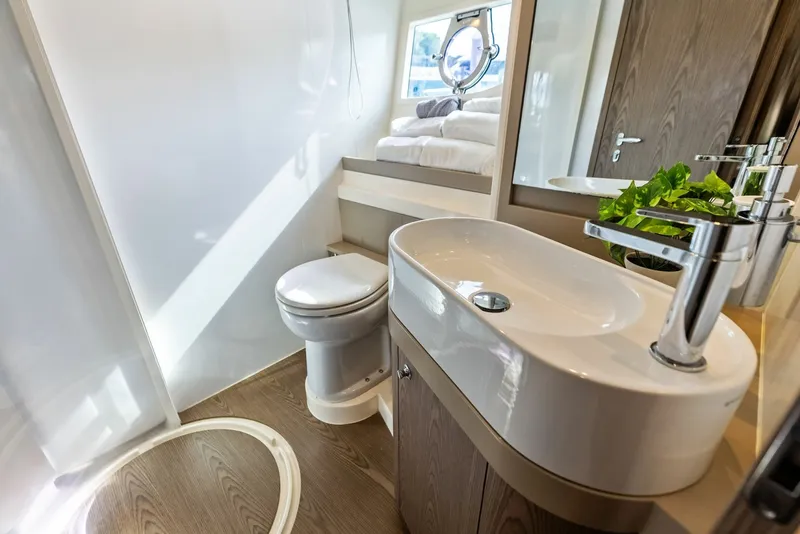 Slide: The Image of Ferretti 800 2018 - 6043717