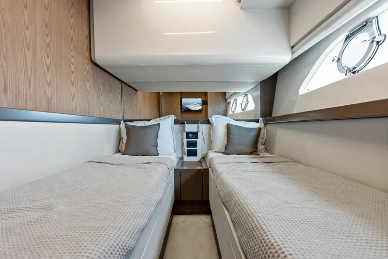 Slide: The Image of Ferretti 800 2018 - 6043722