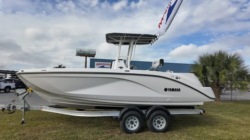 Slide: The Image of Yamaha 220 FSH Sport 2025 - 3