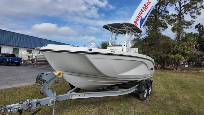 Slide: The Image of Yamaha 220 FSH Sport 2025 - 4