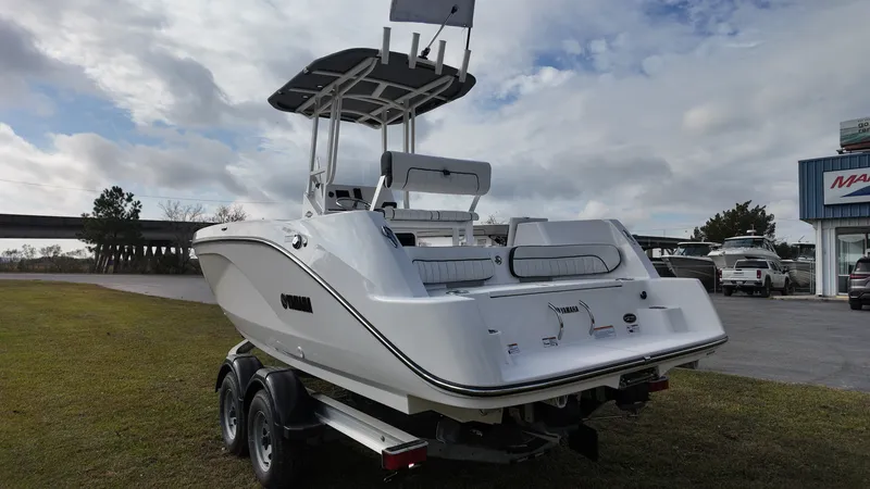 Slide: The Image of Yamaha 220 FSH Sport 2025 - 5