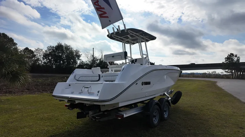 Slide: The Image of Yamaha 220 FSH Sport 2025 - 6