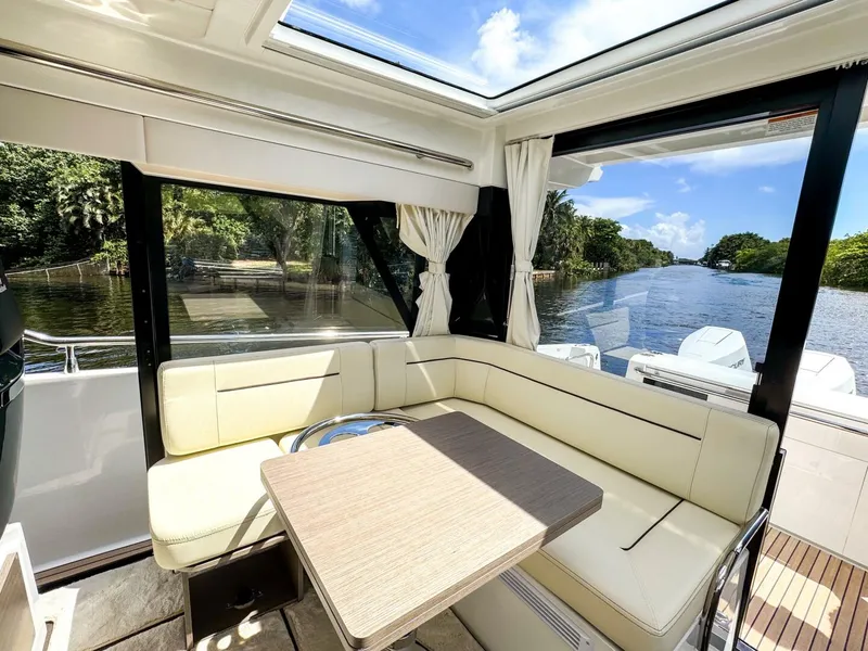 Slide: The Image of Wellcraft 38 Explorer 2025 - 5764496