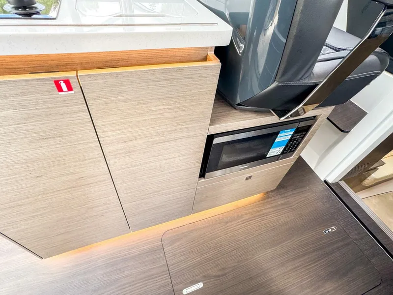 Slide: The Image of Wellcraft 38 Explorer 2025 - 5764503