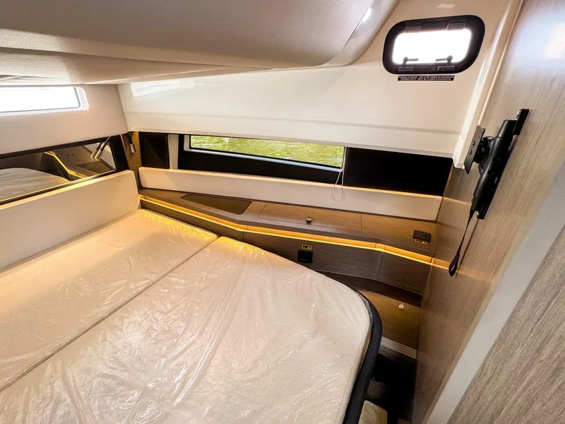 Slide: The Image of Wellcraft 38 Explorer 2025 - 5764525