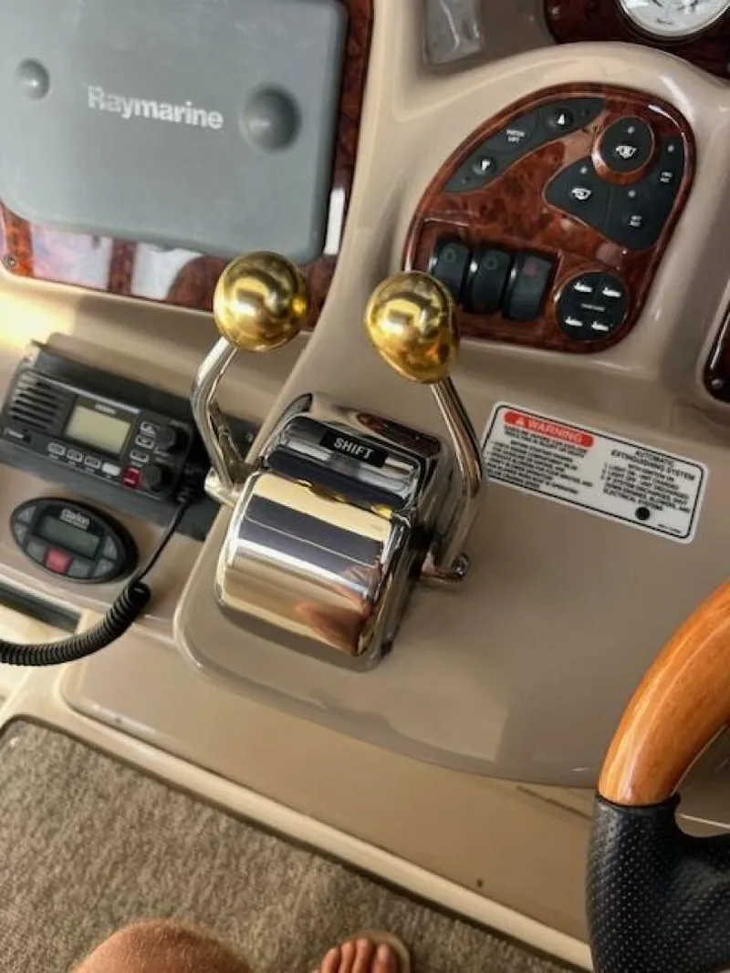 Slide: The Image of Sea Ray 320 Sundancer 2005 - 5768952