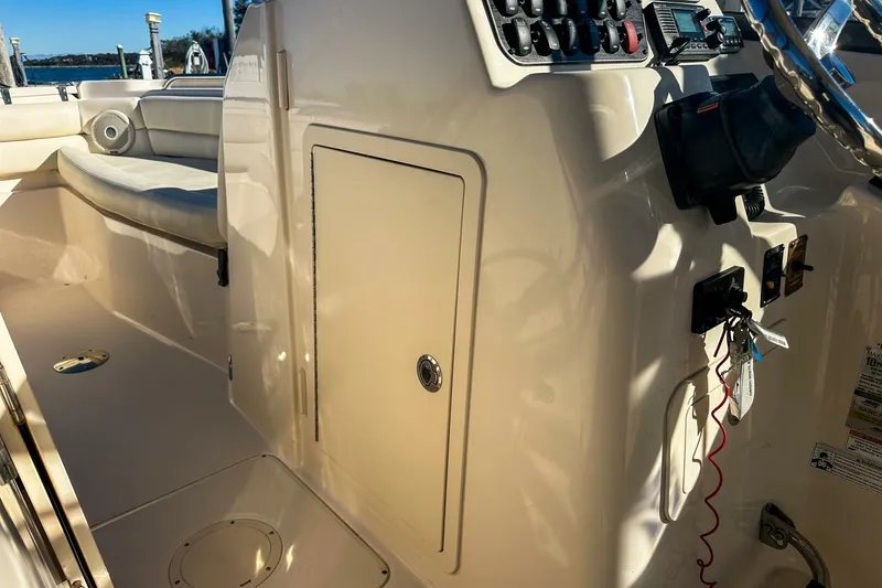 Slide: The Image of Grady-White 255 Freedom 2016 - 5931404