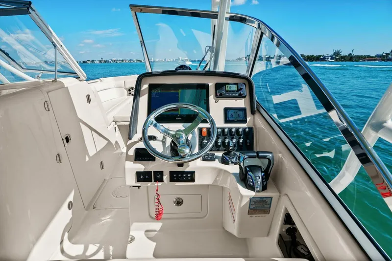 Slide: The Image of Grady White 275 Freedom 2025 - Helm - 5767186