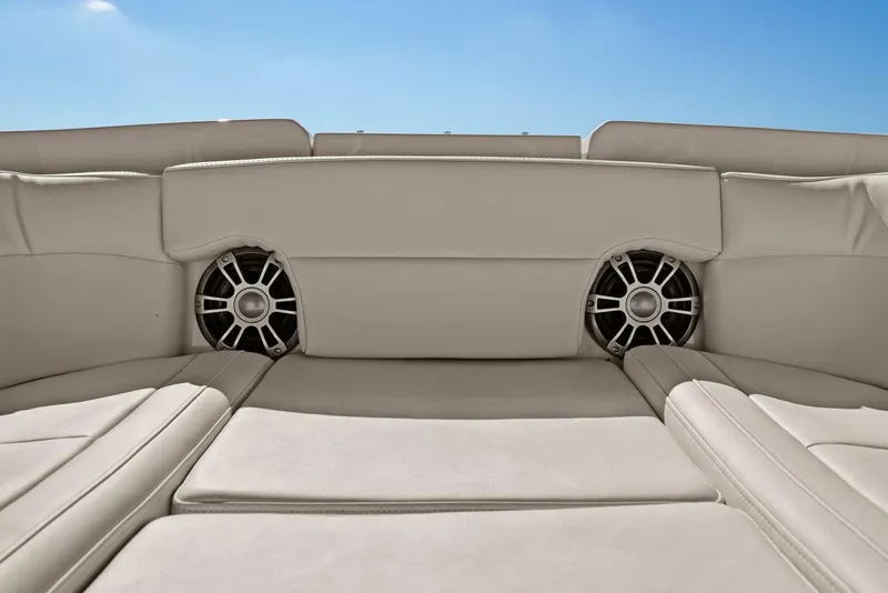 Slide: The Image of Grady White 275 Freedom 2025 - Foredeck Radio - 5766879