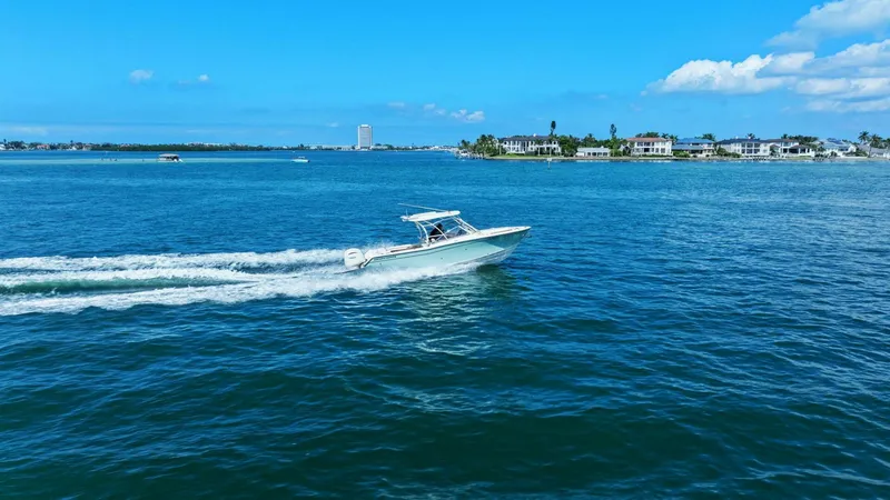 Slide: The Image of Grady White 275 Freedom 2025 - Profile - 5766876