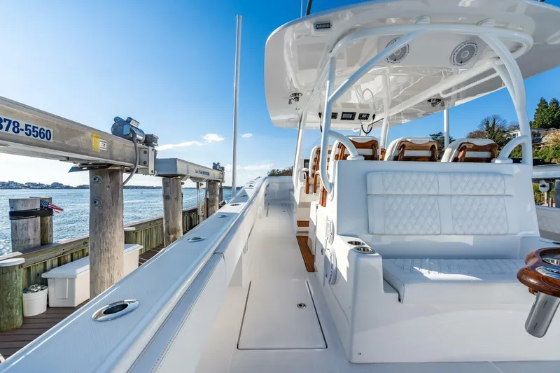 Slide: The Image of Front Runner 43 Catamaran 2025 - 5781709