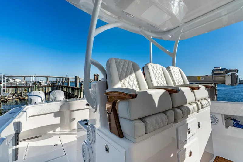 Slide: The Image of Front Runner 43 Catamaran 2025 - 5781711