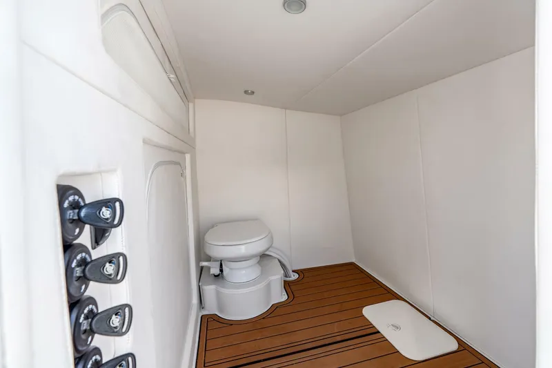 Slide: The Image of Front Runner 43 Catamaran 2025 - 5781727