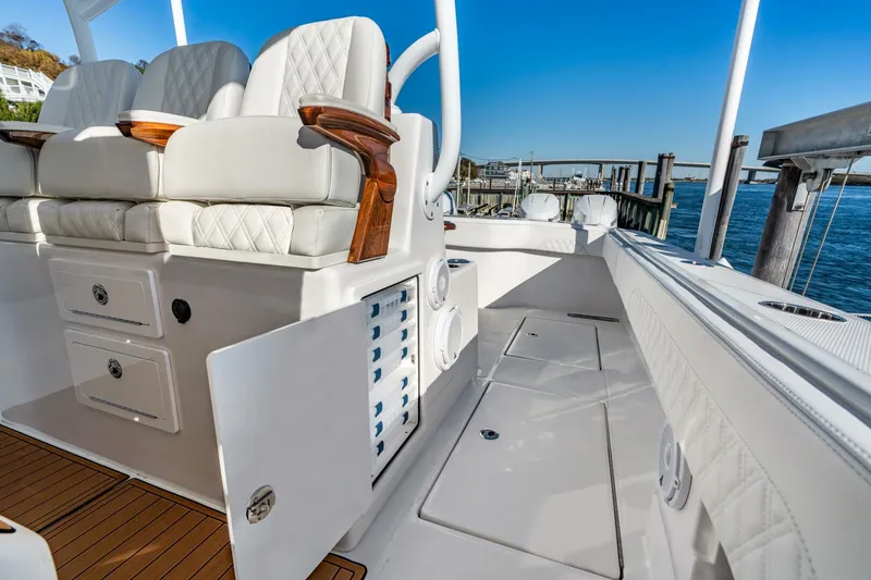 Slide: The Image of Front Runner 43 Catamaran 2025 - 5781750