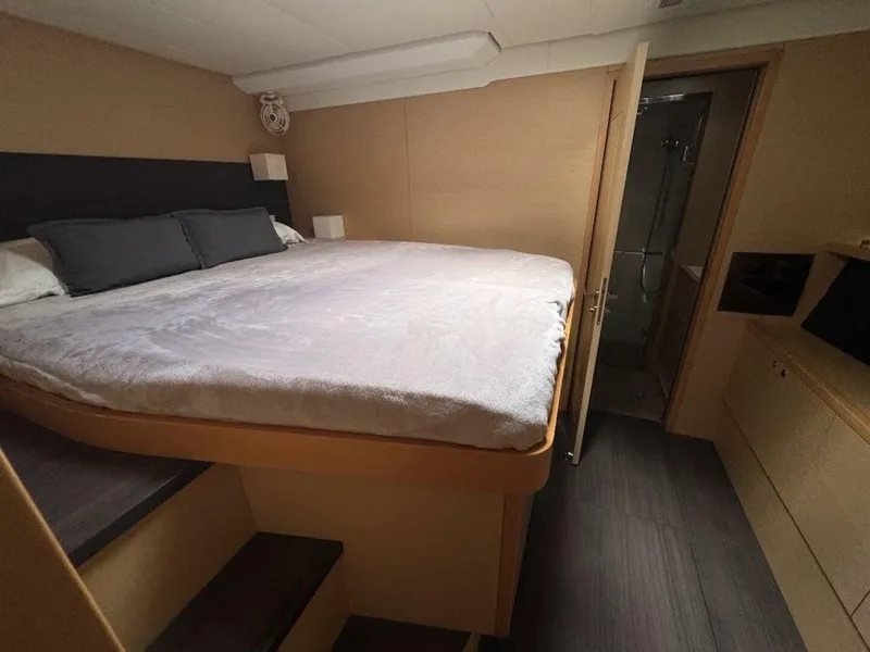 Slide: The Image of Lagoon 63 2015 - 5767679