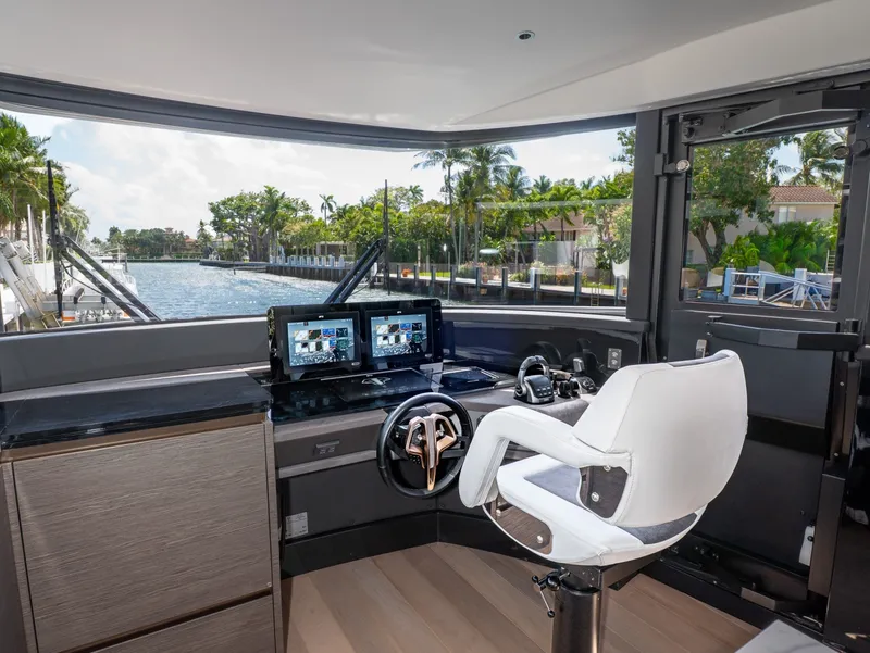 Slide: The Image of Explorer EX62 2024 - 5999982