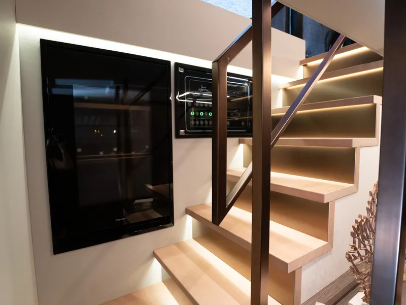 Slide: The Image of Explorer EX62 2024 - 5999986