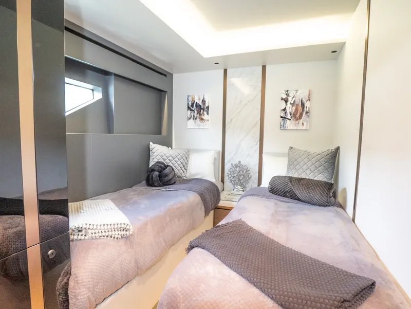 Slide: The Image of Explorer EX62 2024 - 5999987