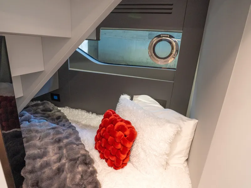 Slide: The Image of Explorer EX62 2024 - 5999991