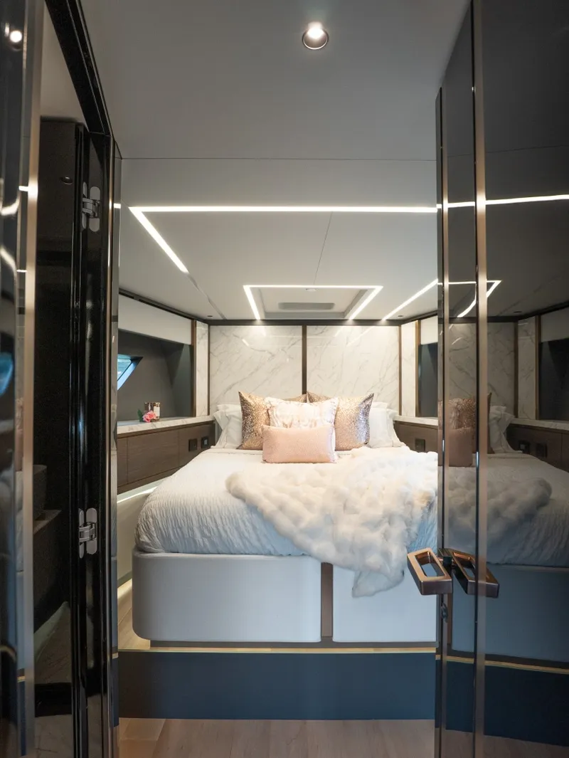 Slide: The Image of Explorer EX62 2024 - 6000013