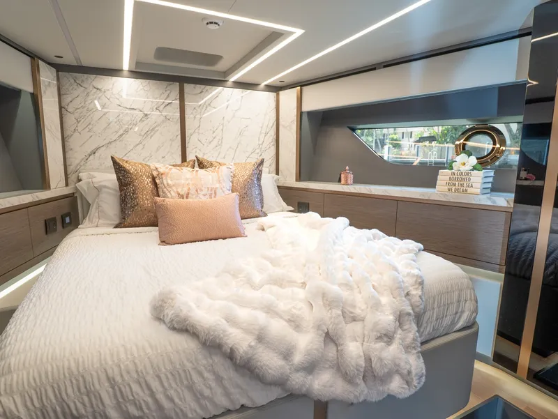 Slide: The Image of Explorer EX62 2024 - 5999992