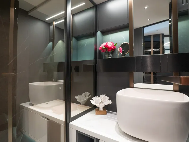 Slide: The Image of Explorer EX62 2024 - 5999993