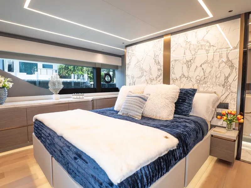 Slide: The Image of Explorer EX62 2024 - 5999996