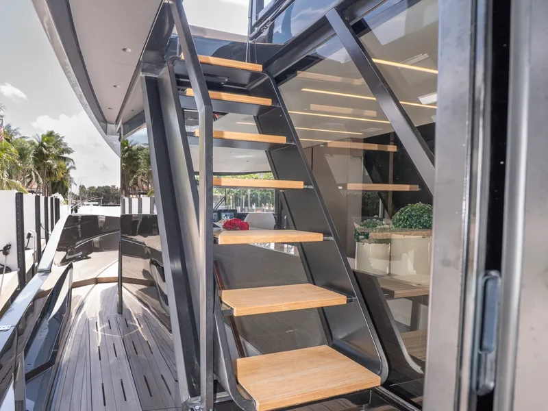 Slide: The Image of Explorer EX62 2024 - 6000001