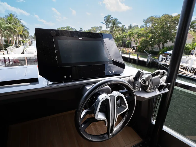 Slide: The Image of Explorer EX62 2024 - 6000005