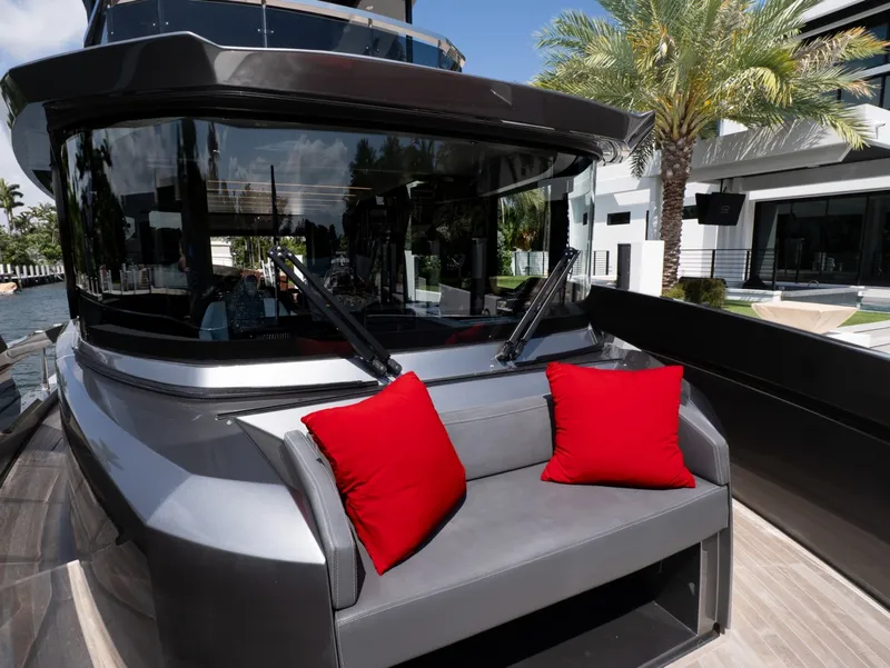 Slide: The Image of Explorer EX62 2024 - 6000006