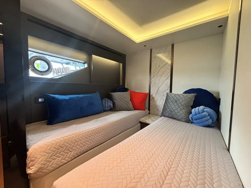 Slide: The Image of Explorer EX62 2024 - 5768678