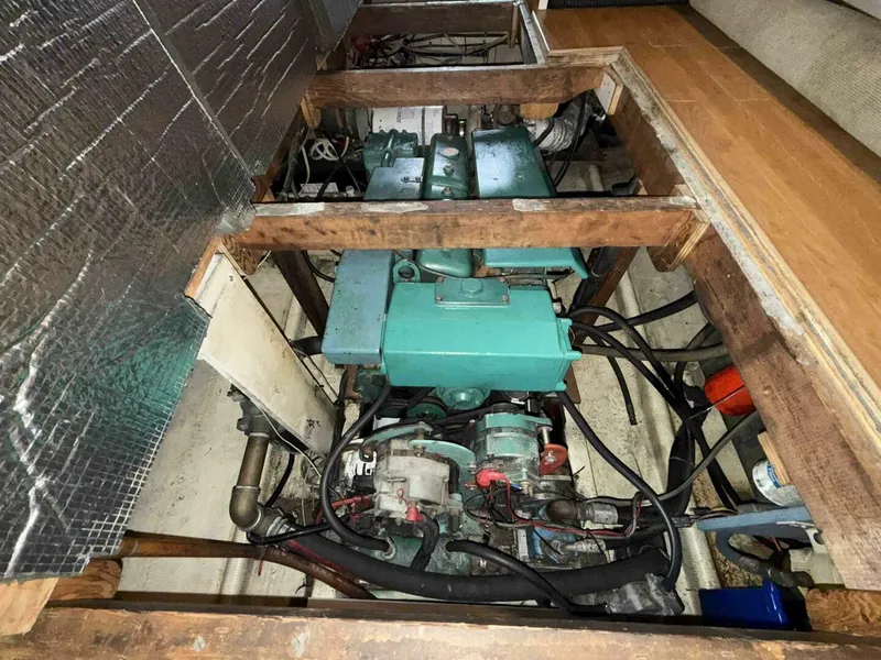 Slide: The Image of Gulf 41 Sedan 1982 - 5768020