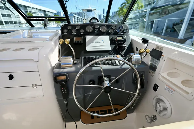 Slide: The Image of Tiara 3500 Express 2000 - 5823082