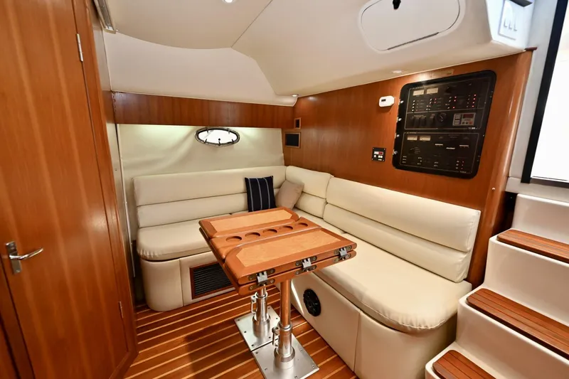 Slide: The Image of Tiara 3500 Express 2000 - 5823086