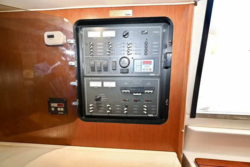 Slide: The Image of Tiara 3500 Express 2000 - 5823087